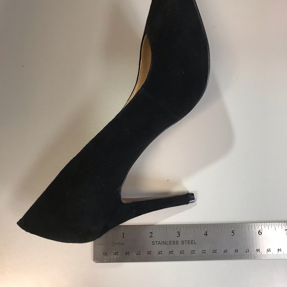 Vince Camuto black suede pumps 7 1/2 - Picture 5 of 5